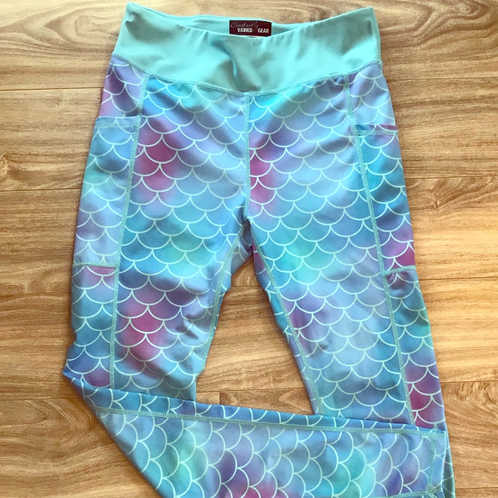 CONSTANTLY VARIED GEAR LEGGINGS